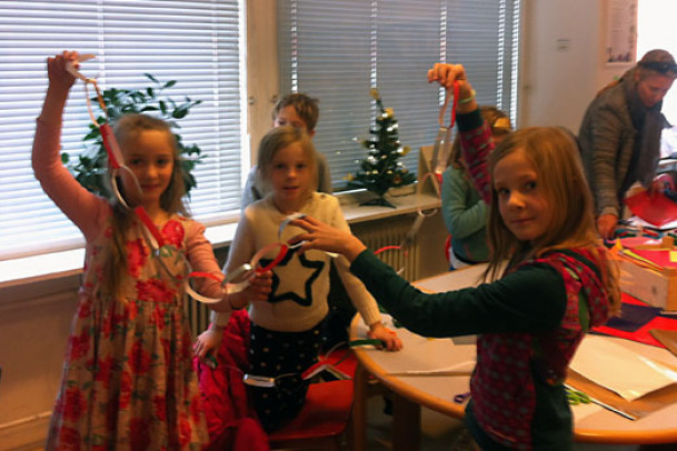 1i brings holiday cheer to Østerbro Bibliotek
