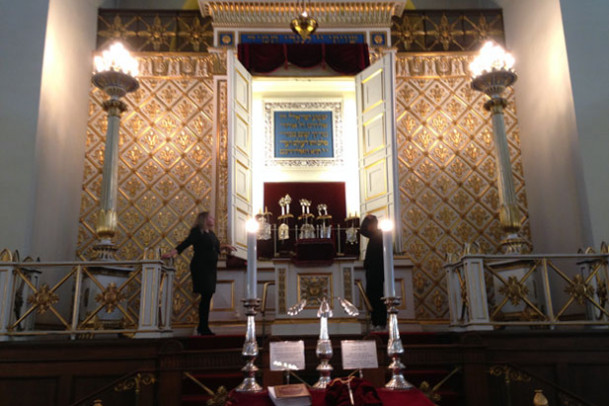 10.a besøgte synagogen
